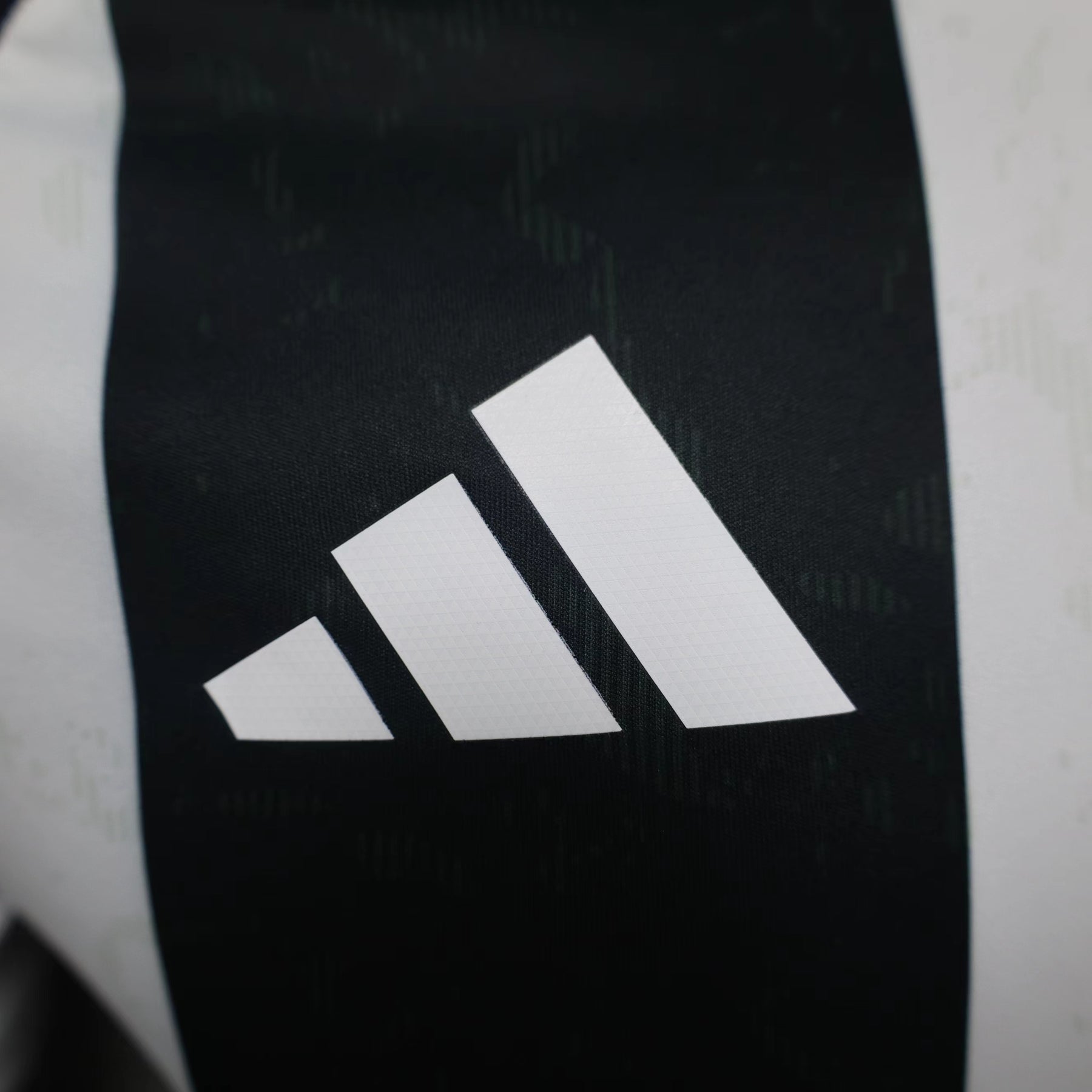 camisa-i-juventus-24-25-jogador-adidas-masculina-preta-e-branca