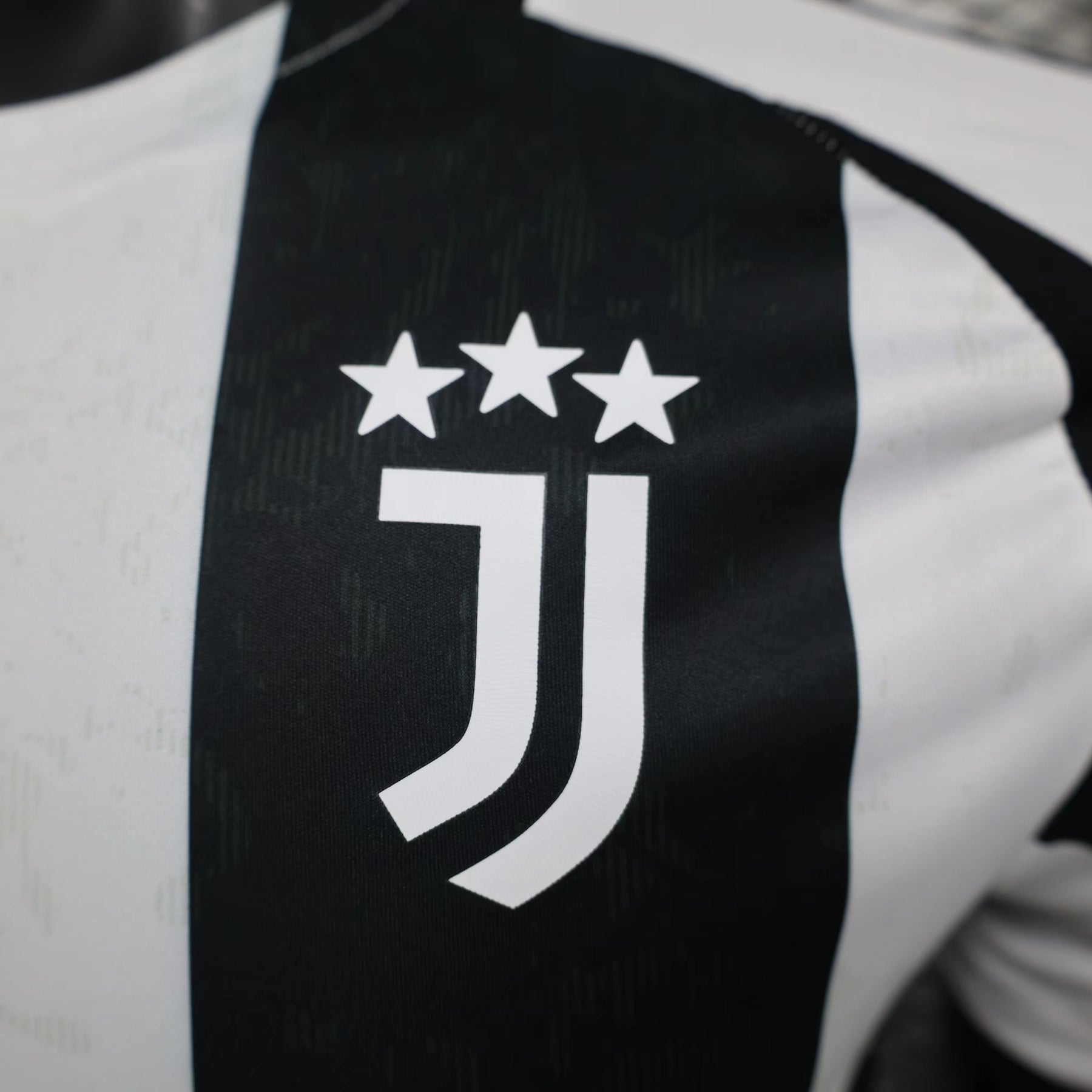 camisa-i-juventus-24-25-jogador-adidas-masculina-preta-e-branca