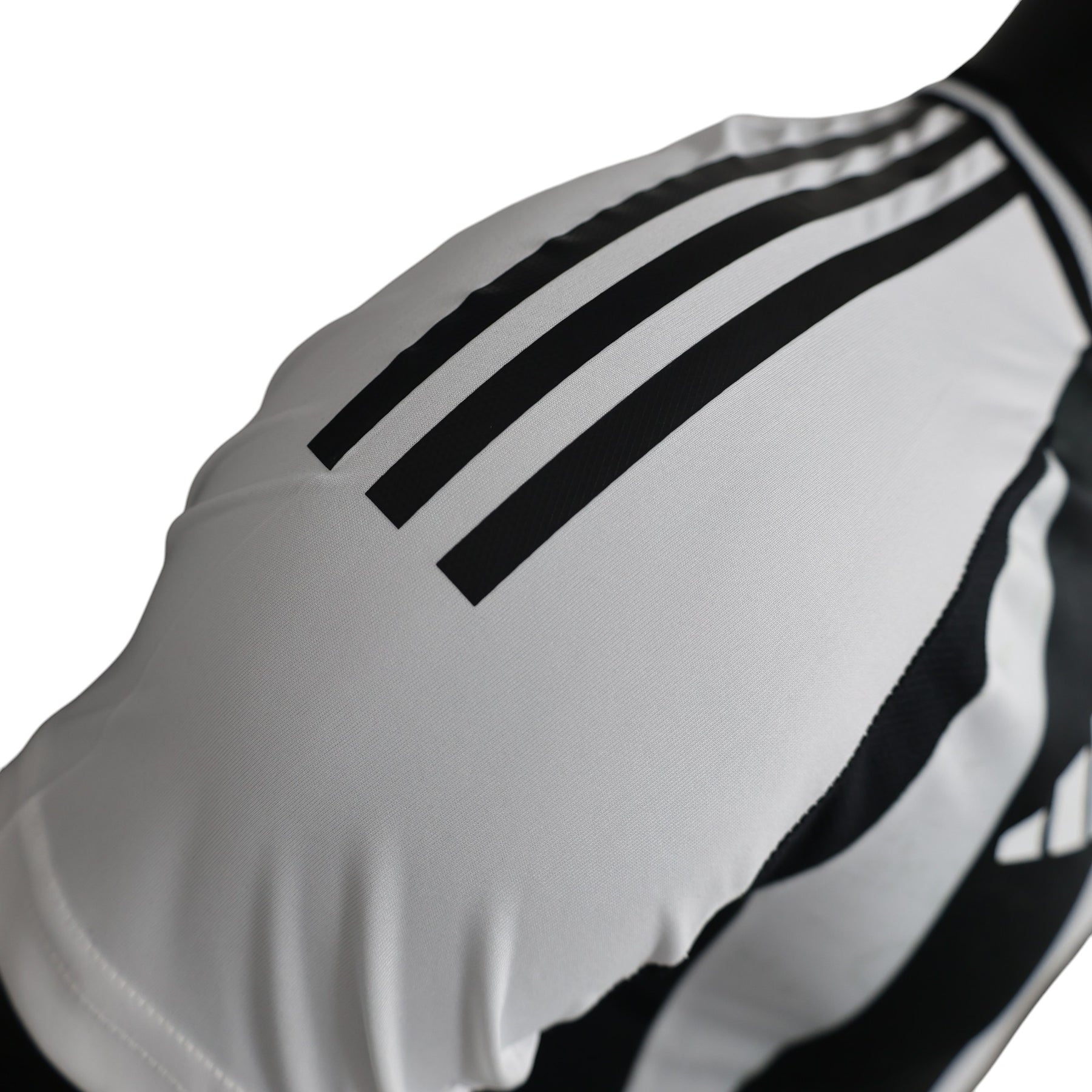 camisa-i-juventus-24-25-jogador-adidas-masculina-preta-e-branca
