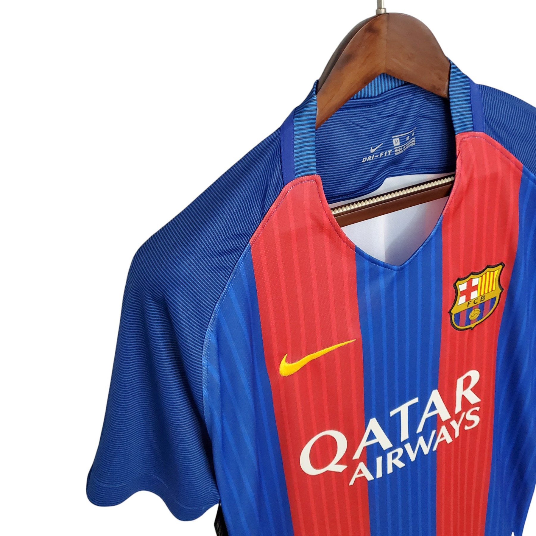camisa-retro-barcelona-16-17-masculina-nike-azul-e-vermelha