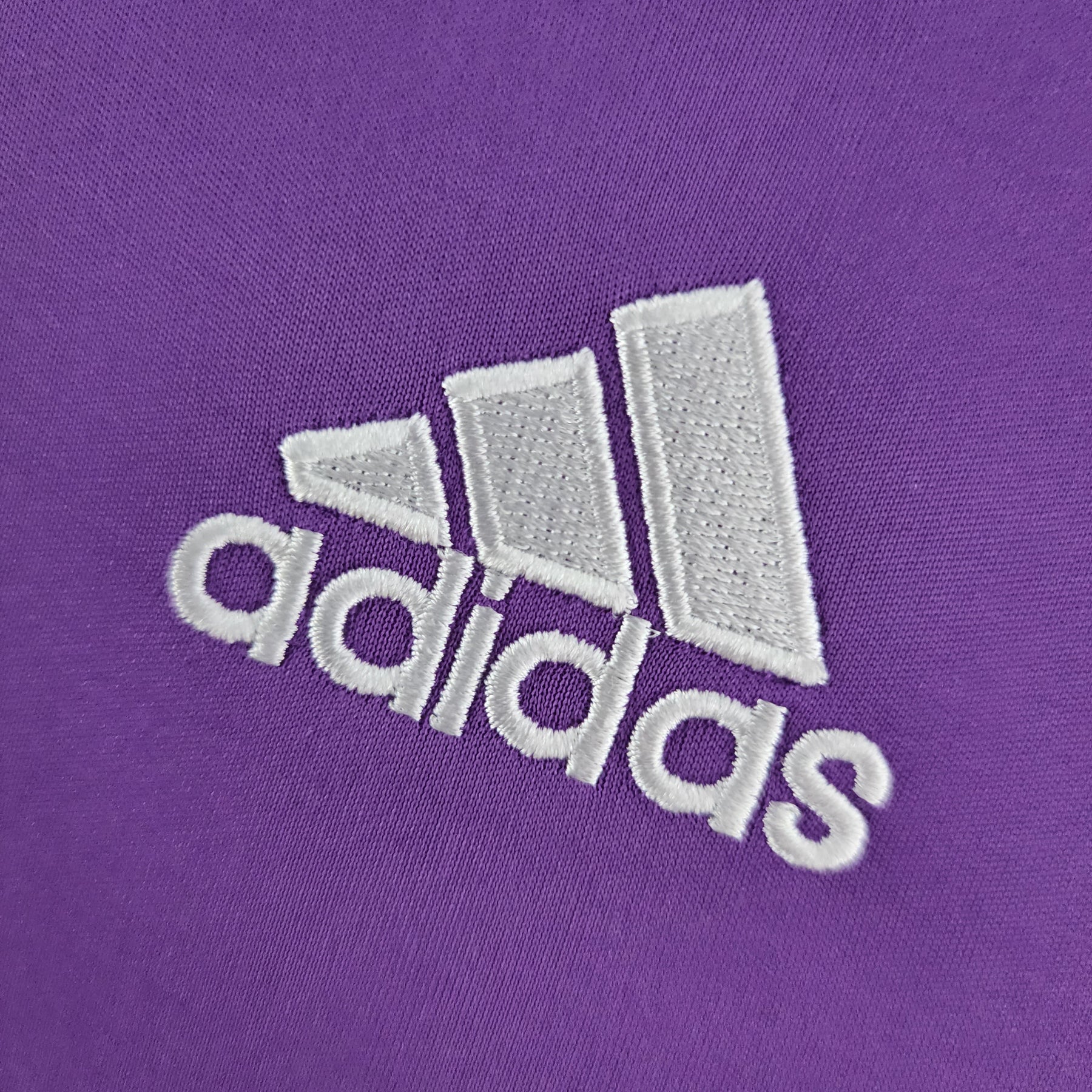 camisa-retro-real-madrid-16-17-masculina-adidas-roxa