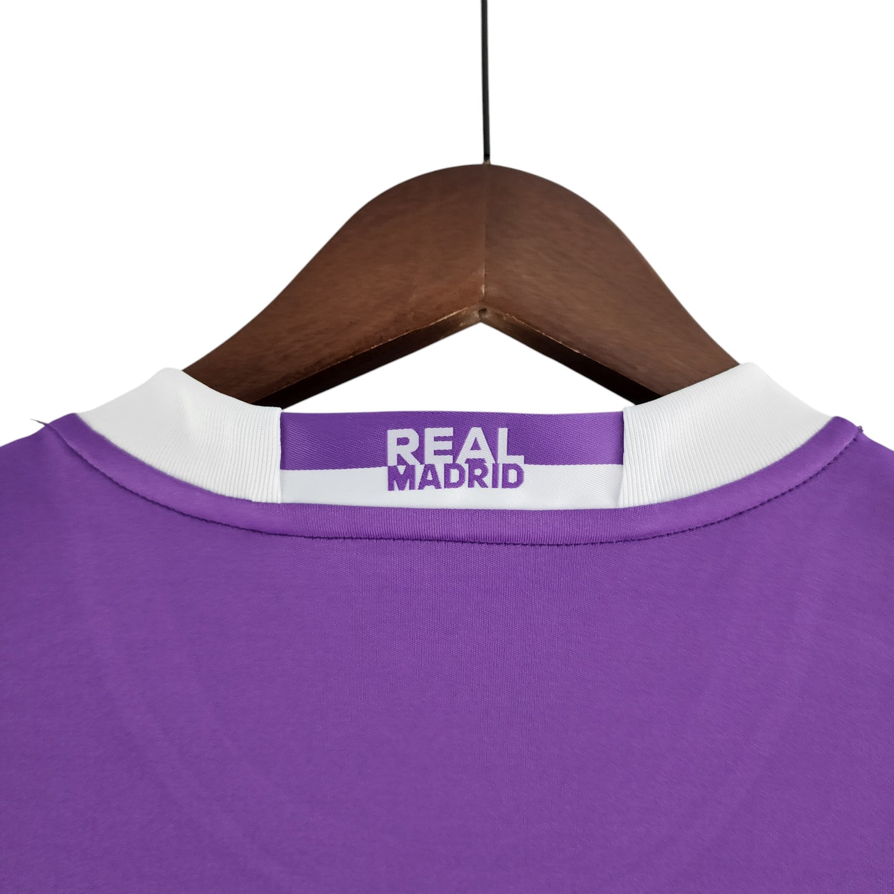 camisa-retro-real-madrid-16-17-masculina-adidas-roxa