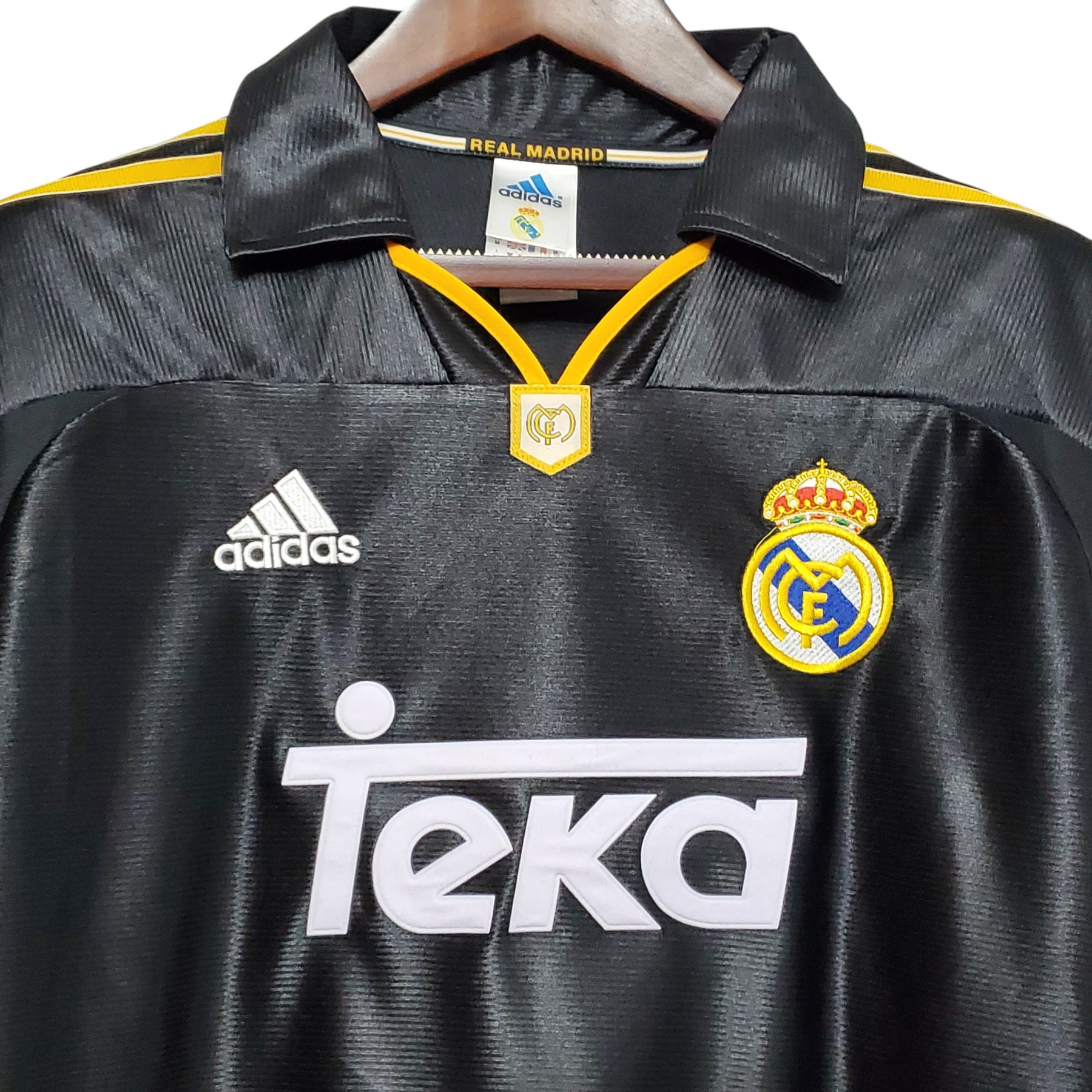 camisa-retro-real-madrid-98-99-masculina-adidas-preta