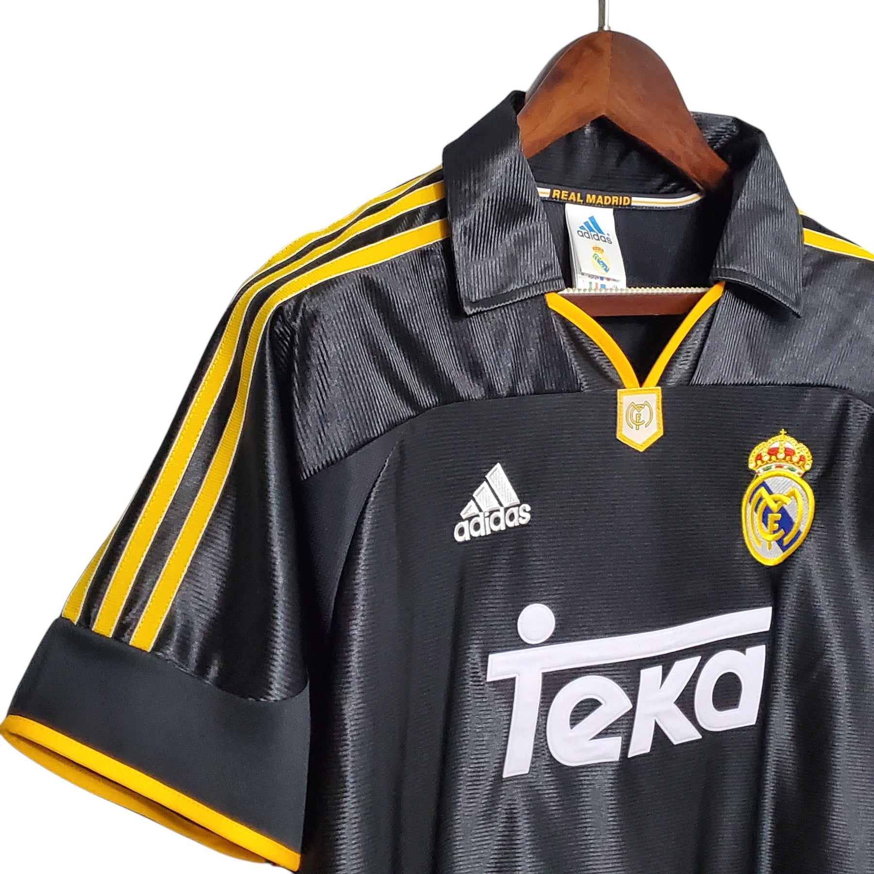 camisa-retro-real-madrid-98-99-masculina-adidas-preta