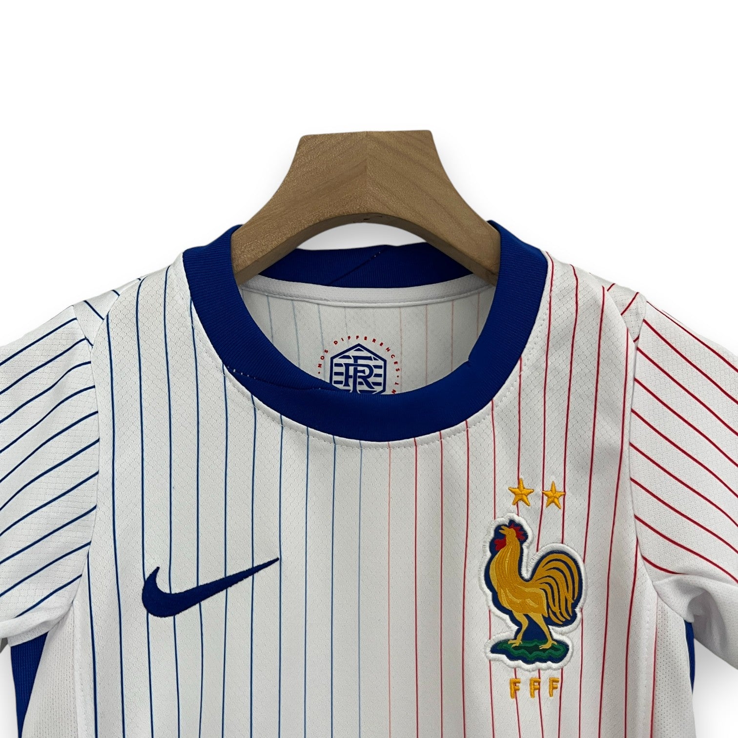 kit-infantil-selecao-da-franca-ii-24-25-nike-branco-e-azul