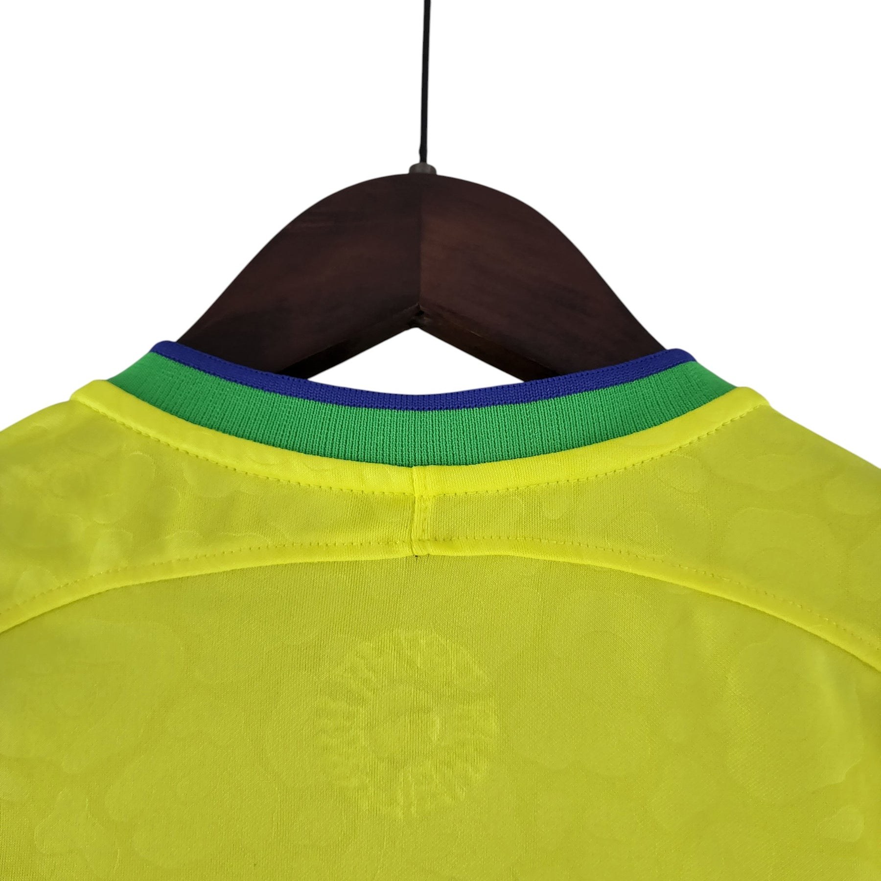 camisa-i-selecao-brasileira-2022-torcedor-nike-feminina-amarela