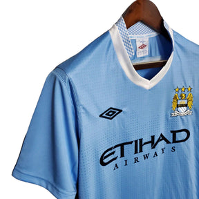 camisa-manchester-city-retro-2011-2012-azul-umbro