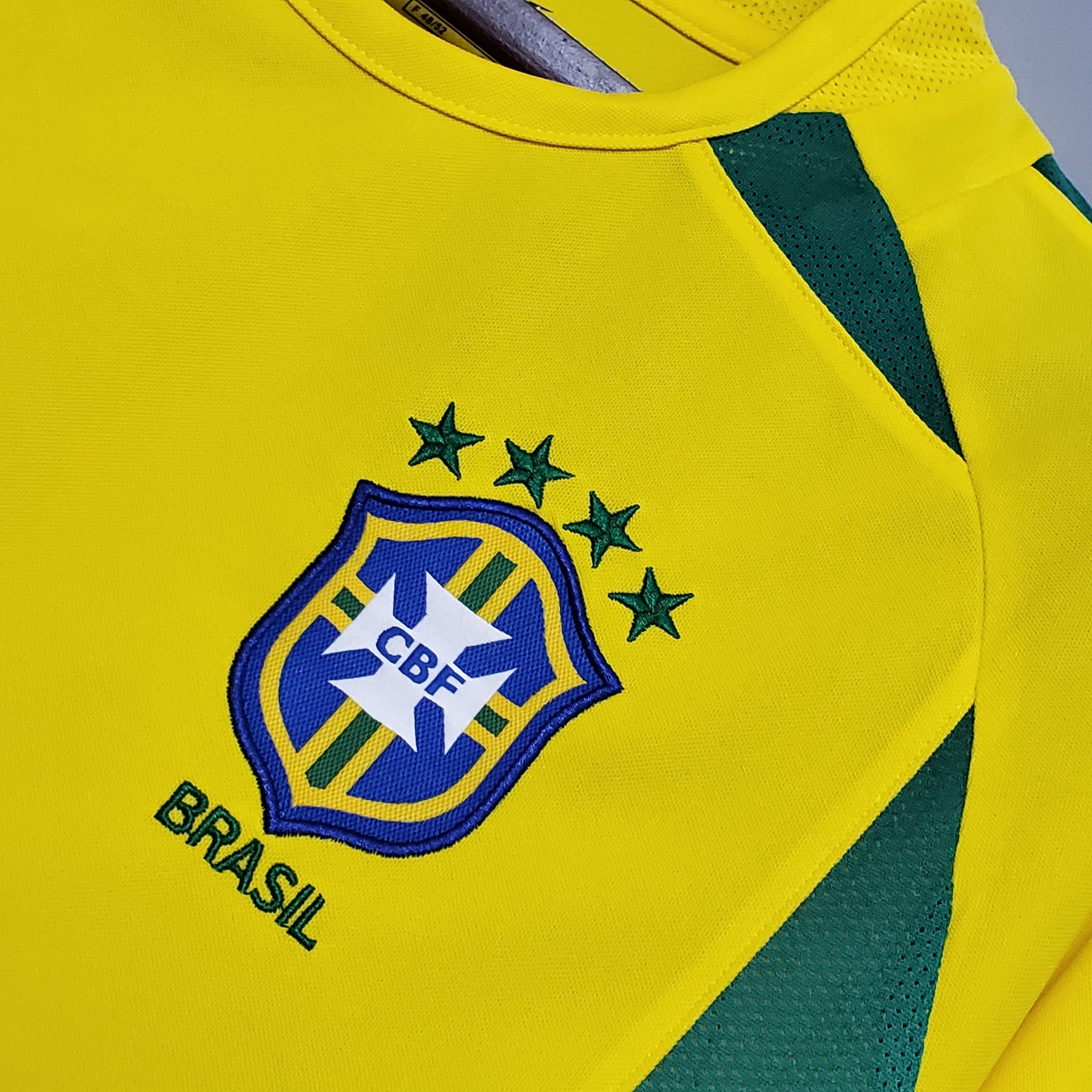 camisa-retro-2002-selecao-brasileira-nike-masculina-amarela