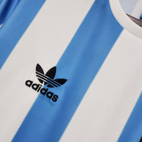 camisa-retro-argentina-1978-masculina-adidas-branca-com-detalhes-em-azul
