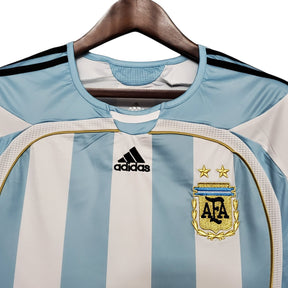 camisa-retro-argentina-2006-masculina-adidas-branca-com-detalhes-em-azul