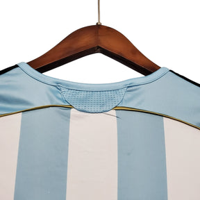 camisa-retro-argentina-2006-masculina-adidas-branca-com-detalhes-em-azul