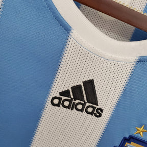 camisa-retro-argentina-2010-masculina-adidas-branca-com-detalhes-em-azul