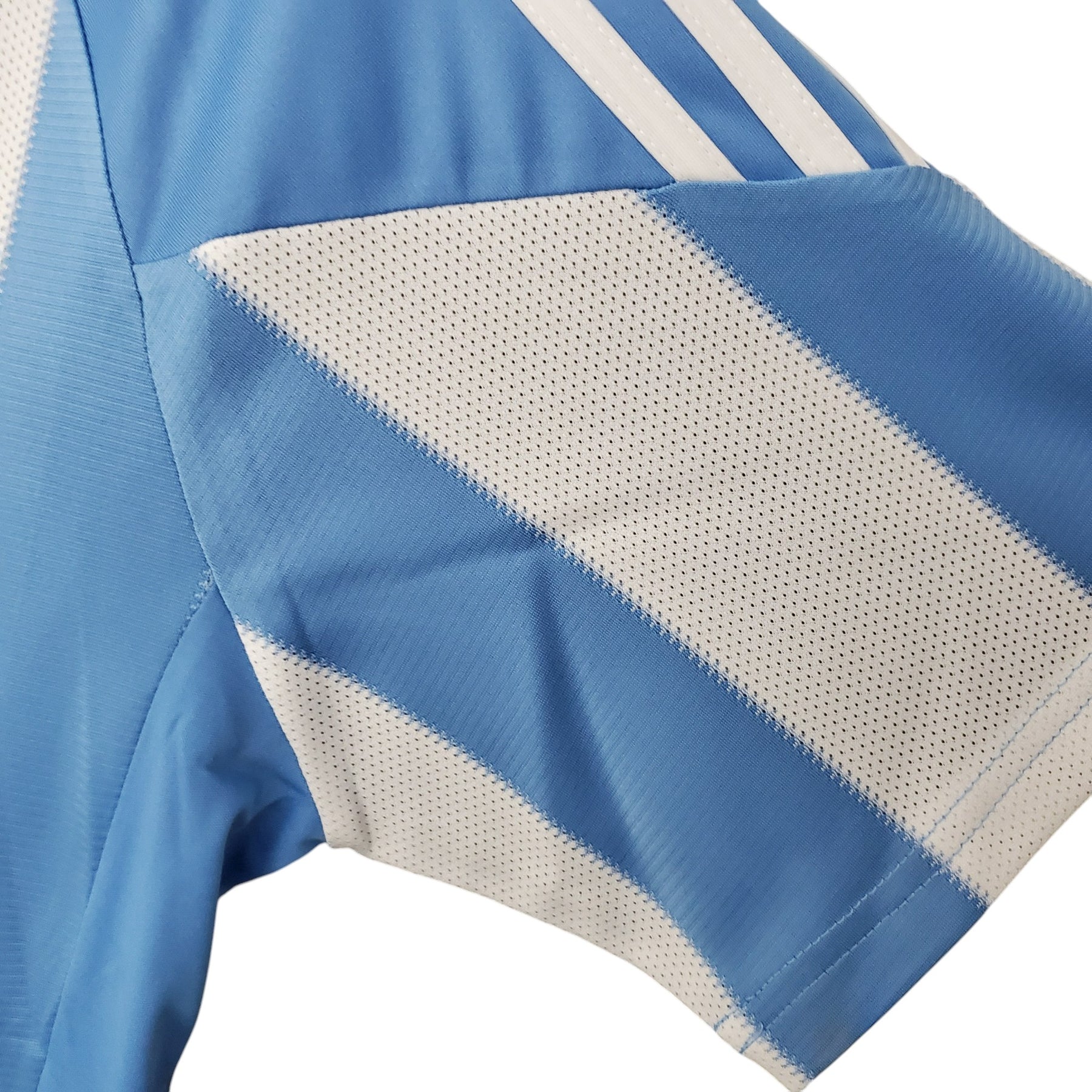 camisa-retro-argentina-2010-masculina-adidas-branca-com-detalhes-em-azul