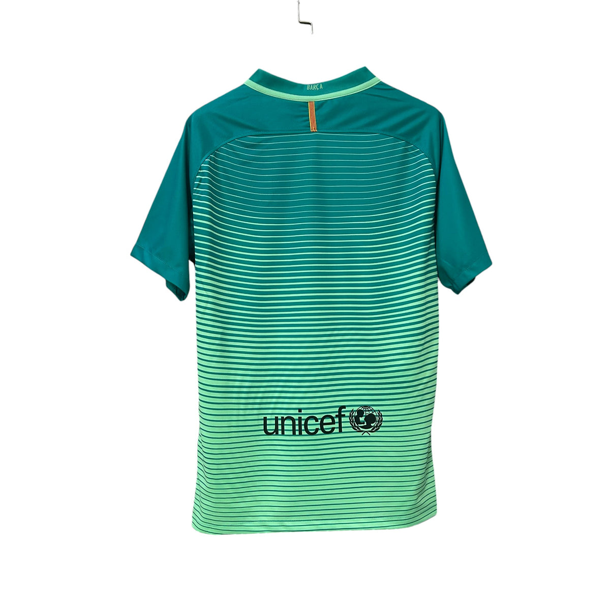 camisa-retro-barcelona-15-16-masculina-nike-azul-com-detalhes-em-vermelho