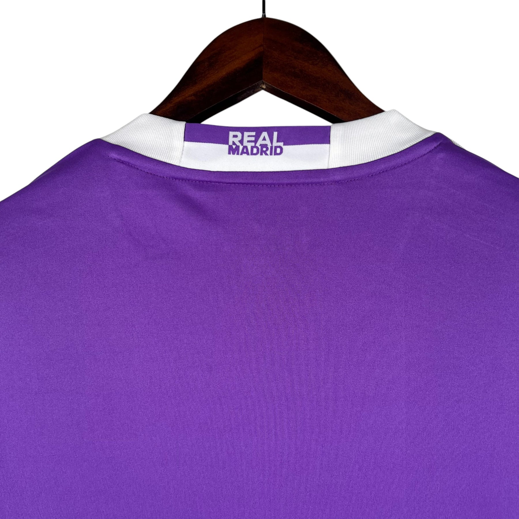 camisa-retro-real-madrid-16-17-manga-longa-masculina-adidas-roxa