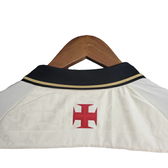 camisa-vasco-da-gama-iii-kappa-torcedor-masculina-branca-com-detalhes-em-dourado-e-preto