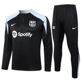 conjunto-barcelona-treino-24-25-masculino-nike-preto-com-detalhes-em-azul