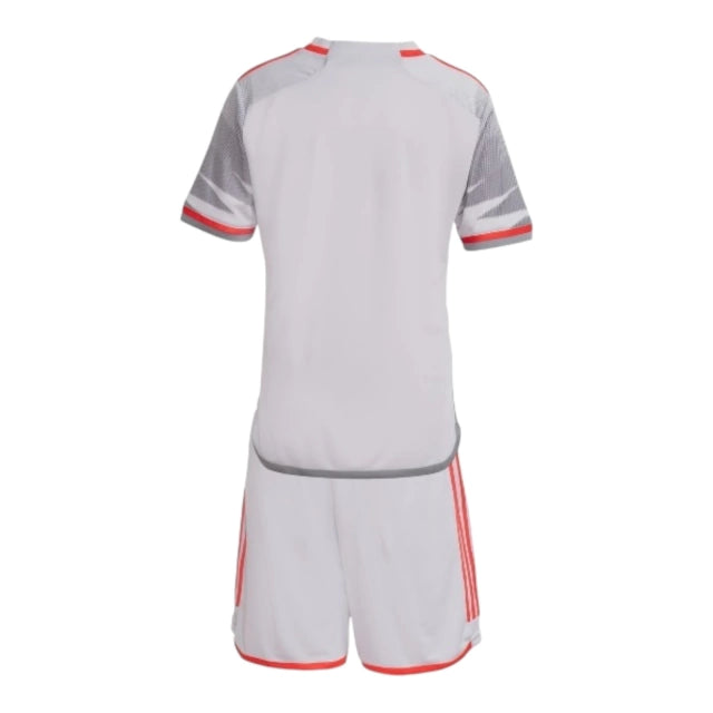 kit-infantil-internacional-iii-24-25-adidas-cinza-com-detalhes-em-vermelho